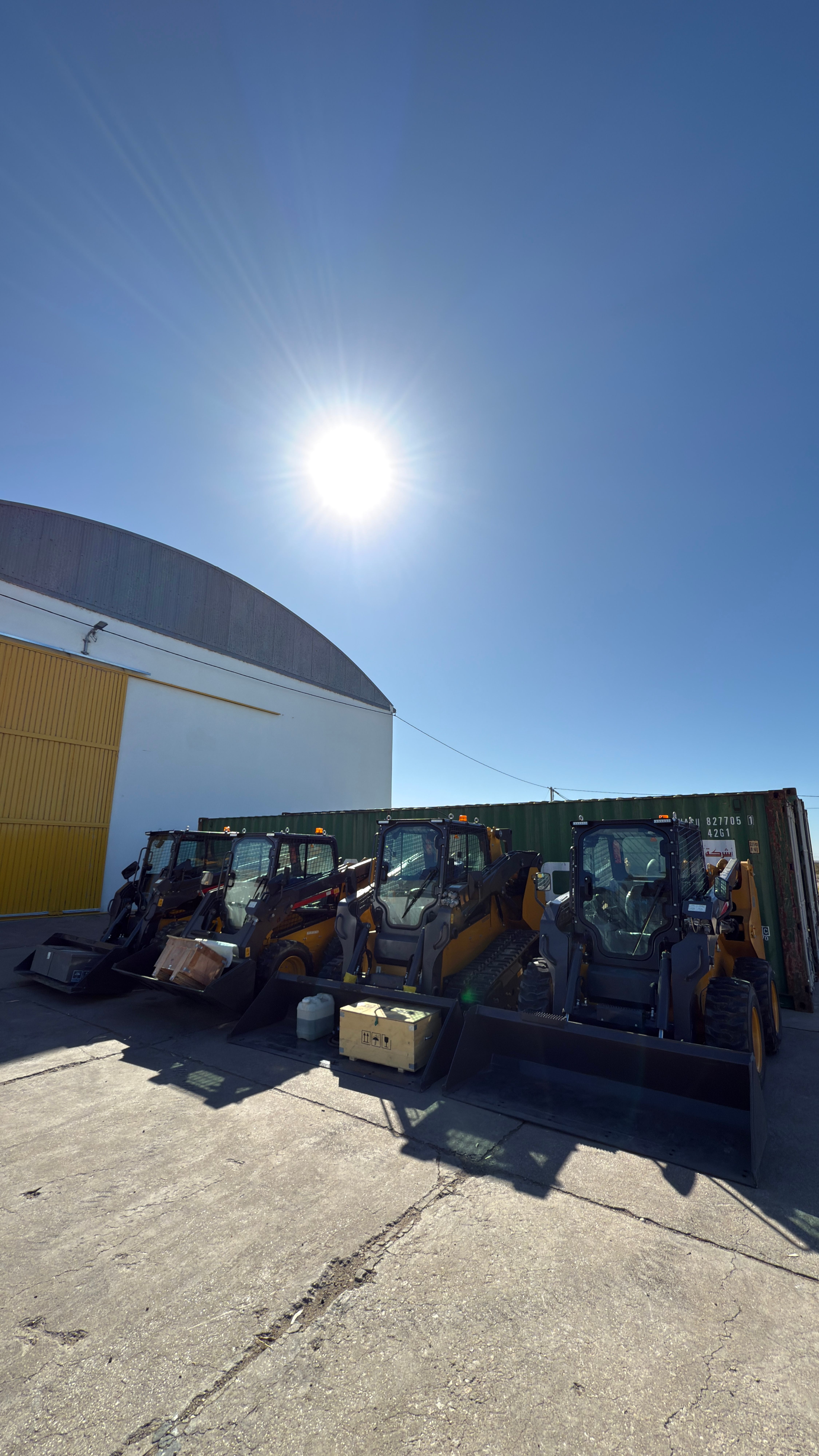 Flota de minicargadoras Serviwhite