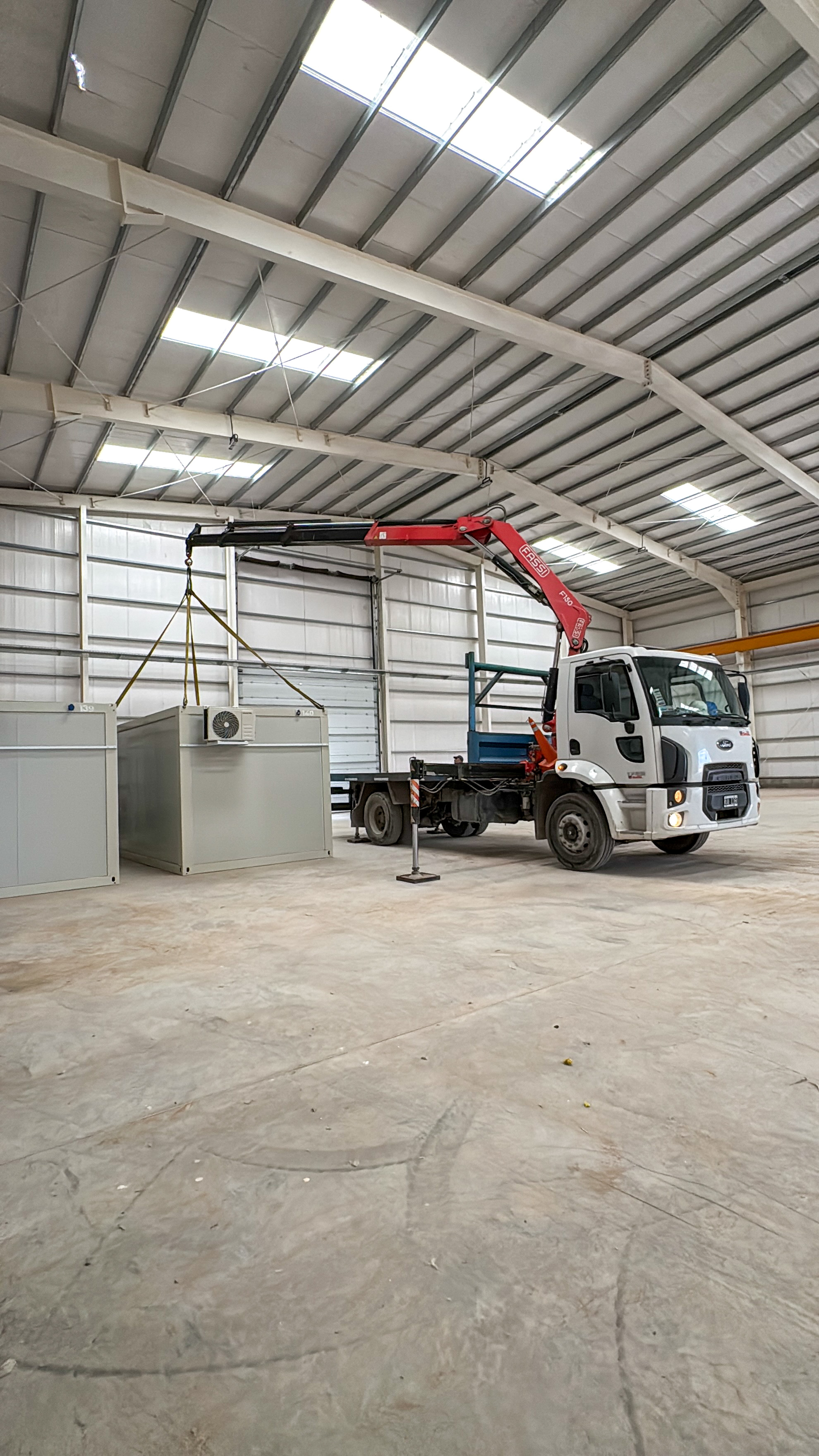 Hidrogrúa posicionando módulo